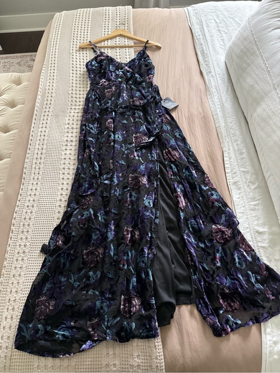 Lulus Dresses & Skirts - NEW Lulu's Black Floral Maxi Dress Size M
